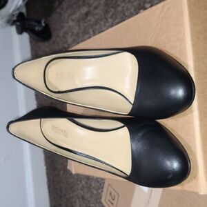Michael Kors black pumps